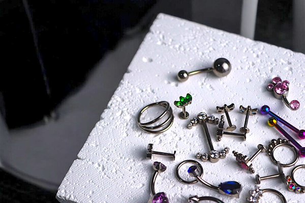 Eloxování šperků na piercing